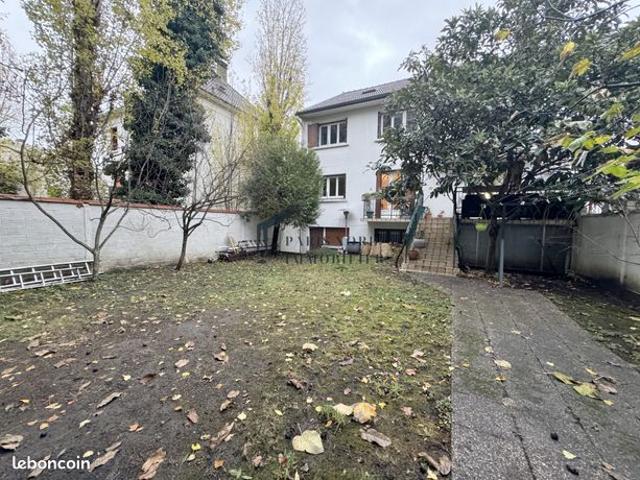 Maison 9 pièces 222 m²
