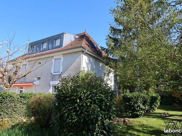 Maison 9 pièces 222 m²