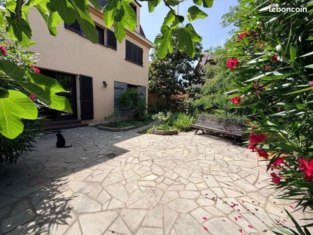 Maison 9 pièces 222 m²