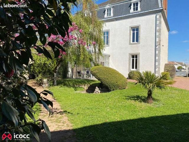 Maison 9 pièces 222 m²