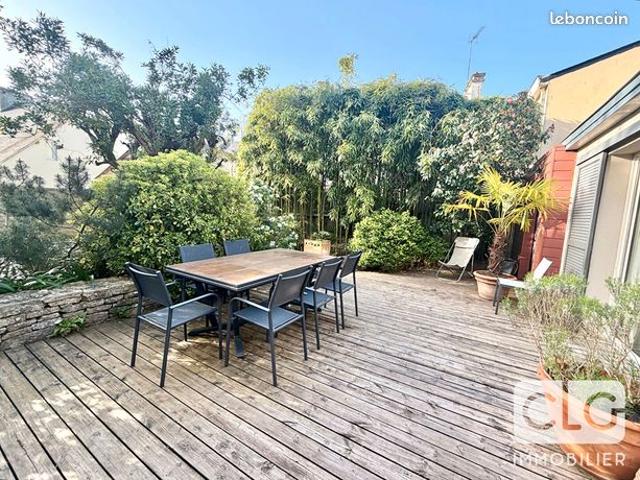 Maison 9 pièces 222 m²