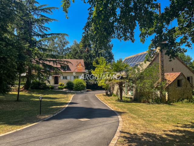 Maison 9 pièces 223 m²
