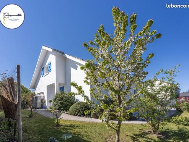 Maison 9 pièces 223 m²