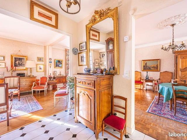 Maison 9 pièces 223 m²