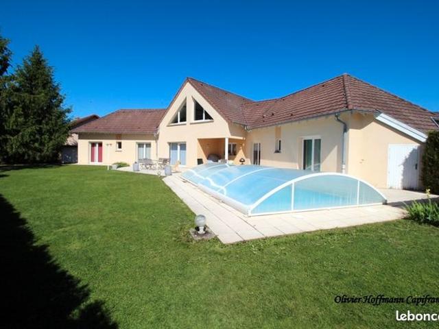 Maison 9 pièces 234 m²