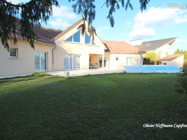 Maison 9 pièces 234 m²