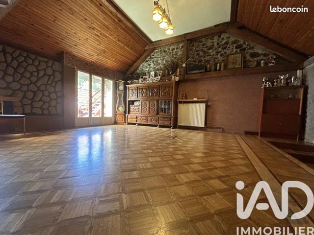Maison 9 pièces 235 m²