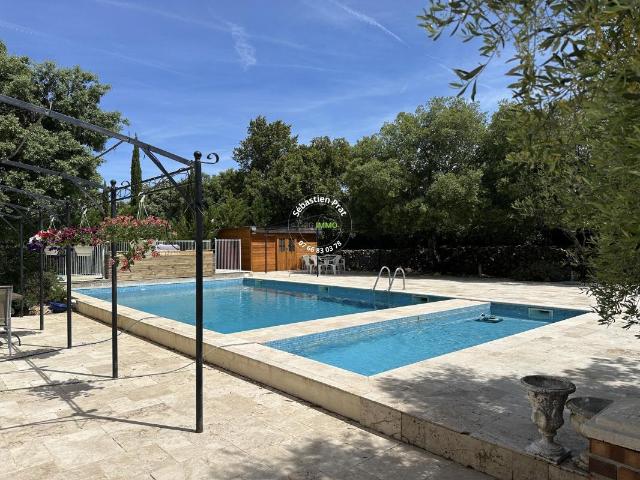 Maison 9 pièces 235 m²