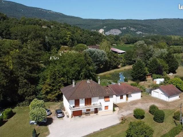 Maison 9 pièces 235 m²