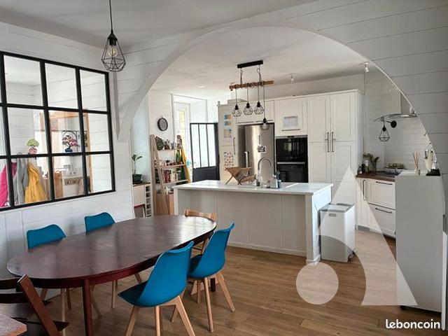 Maison 9 pièces 235 m²