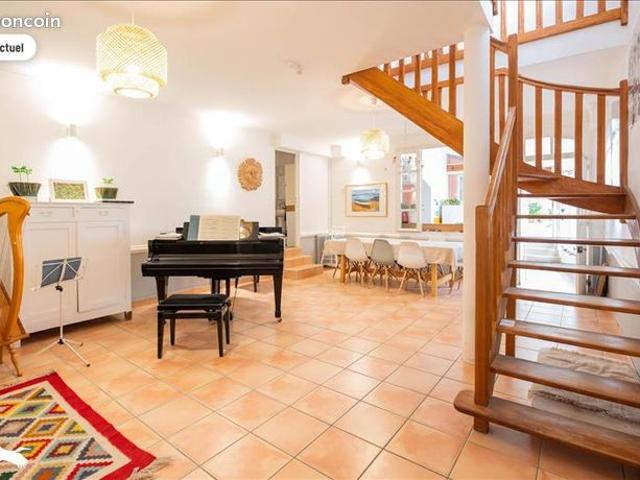 Maison 9 pièces 235 m²