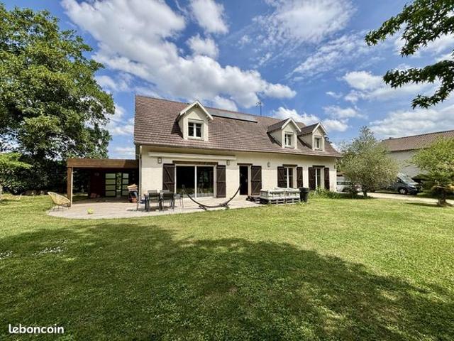 Maison 9 pièces 235 m²