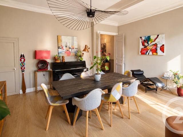 Maison 9 pièces 235 m²