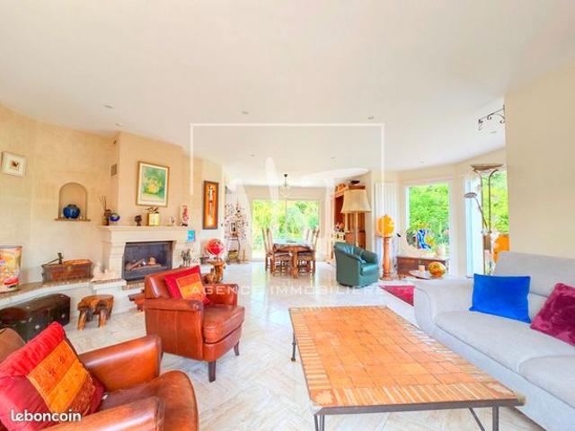 Maison 9 pièces 235 m²