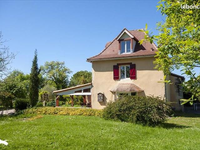 Maison 9 pièces 235 m²