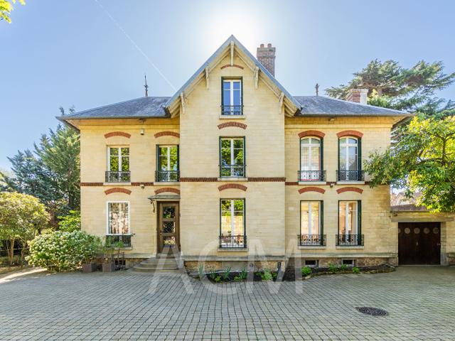 Maison 9 pièces 235 m²