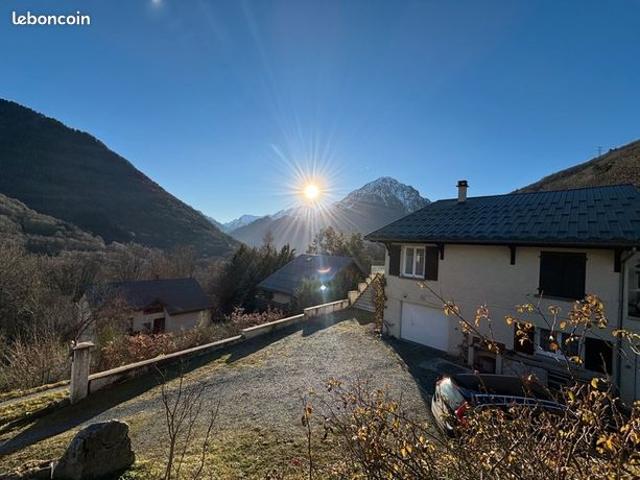 Maison 9 pièces 235 m²
