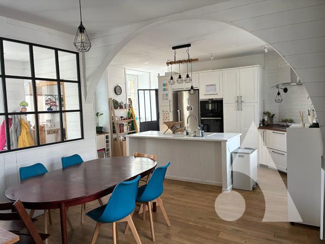 Maison 9 pièces 235 m²