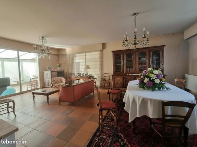 Maison 9 pièces 235 m²