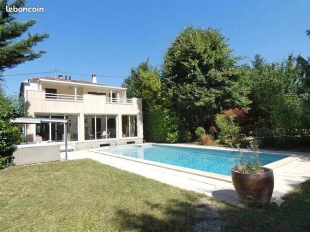 Maison 9 pièces 235 m²