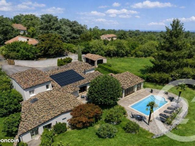 Maison 9 pièces 235 m²