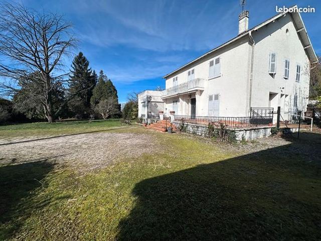 Maison 9 pièces 235 m²