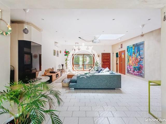 Maison 9 pièces 235 m²