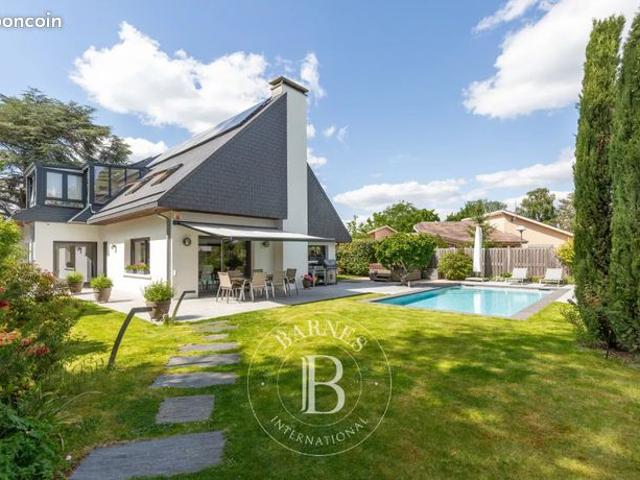 Maison 9 pièces 236 m²