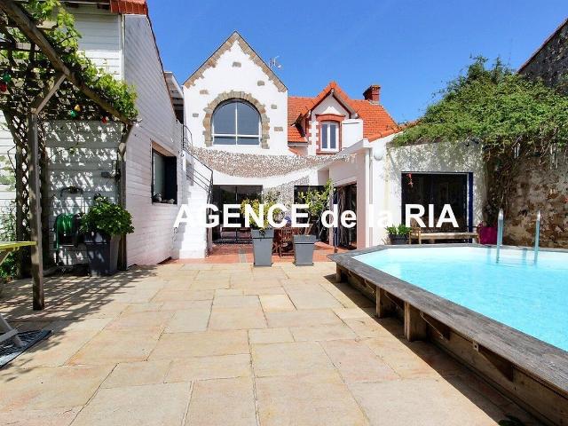 Maison 9 pièces 236 m²