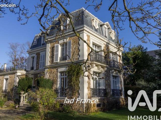 Maison 9 pièces 236 m²