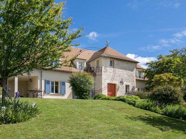 Maison 9 pièces 236 m²