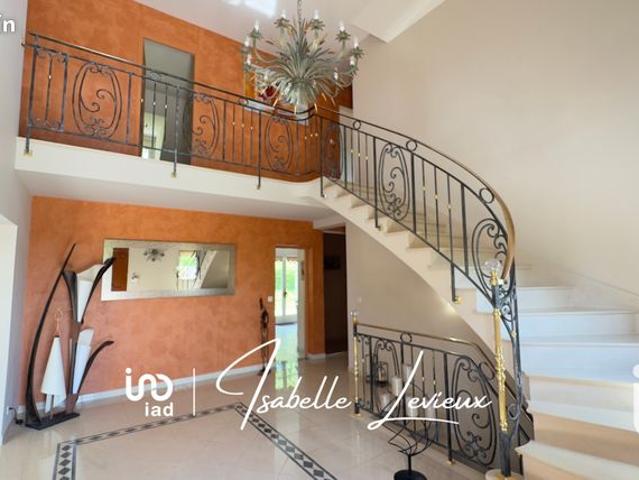 Maison 9 pièces 236 m²