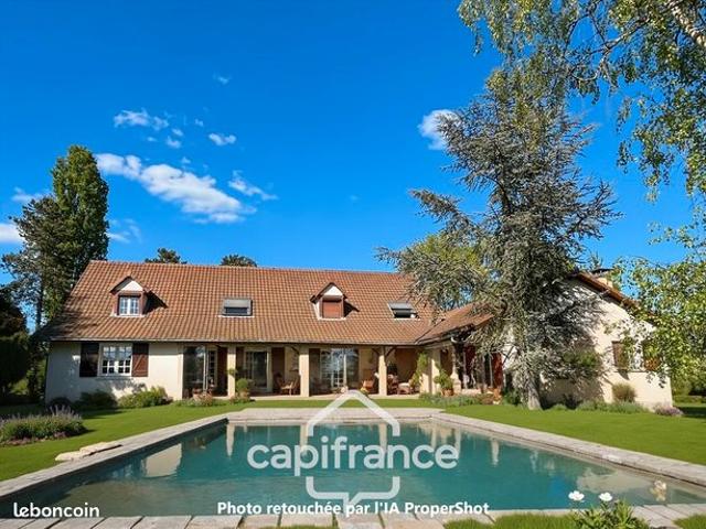 Maison 9 pièces 236 m²