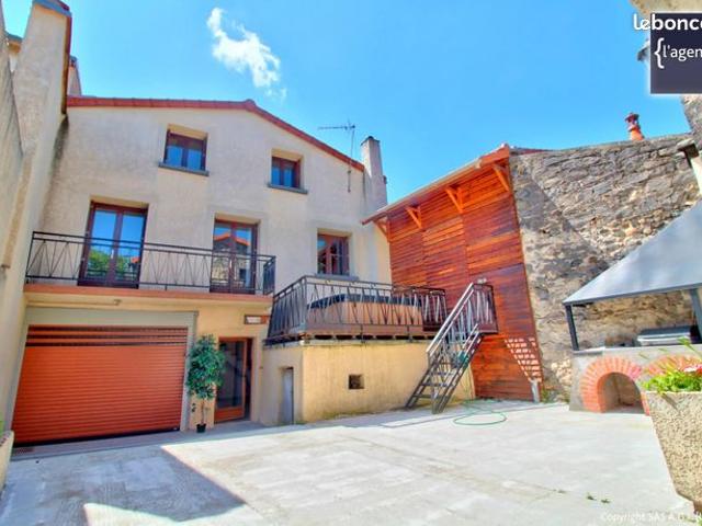 Maison 9 pièces 236 m²