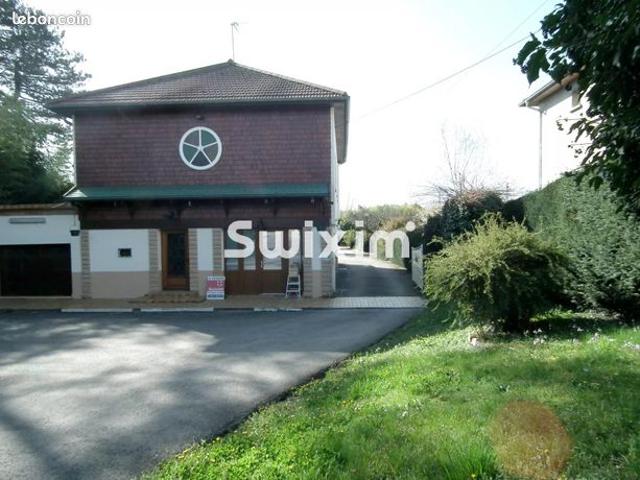 Maison 9 pièces 236 m²