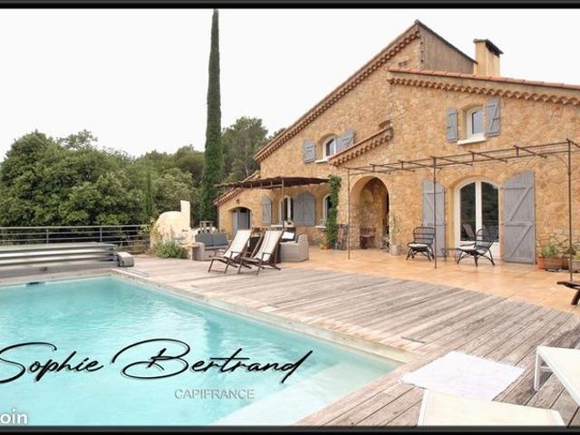 Maison 9 pièces 236 m²
