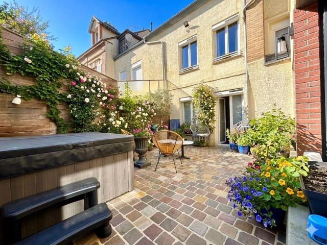 Maison 9 pièces 236 m²