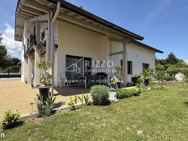 Maison 9 pièces 205 m²