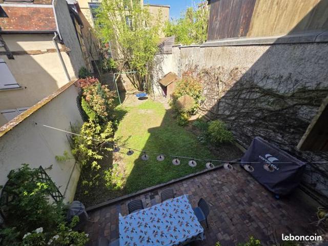 Maison 9 pièces 237 m²