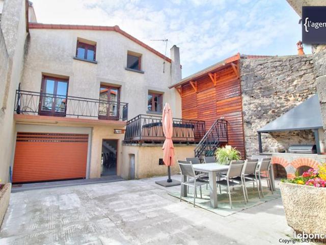 Maison 9 pièces 236 m²