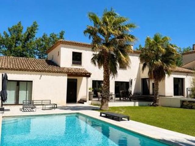 Maison 9 pièces 237 m²