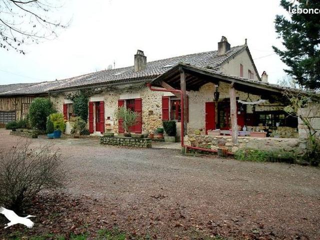 Maison 9 pièces 237 m²