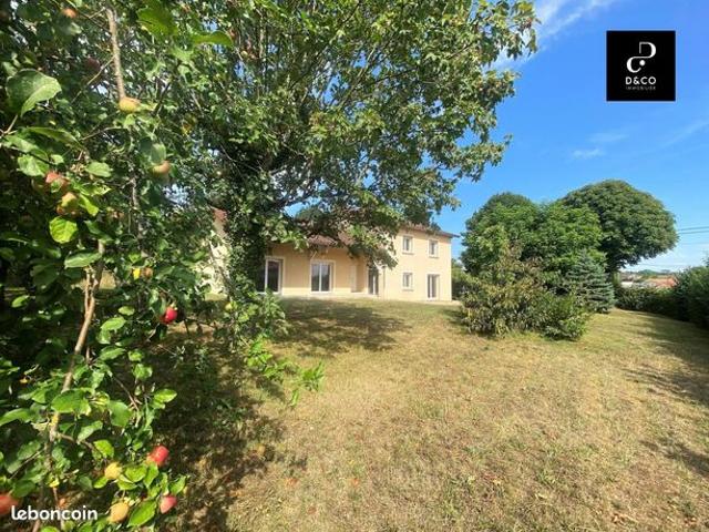 Maison 9 pièces 237 m²