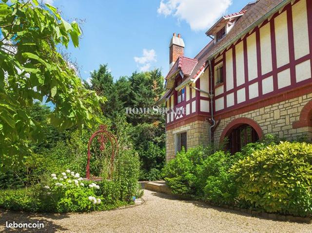 Maison 9 pièces 237 m²