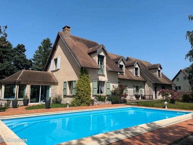 Maison 9 pièces 237 m²