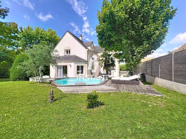 Maison 9 pièces 238 m²