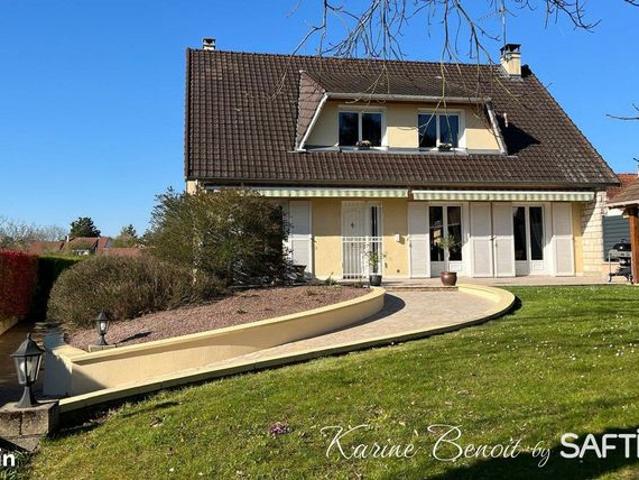 Maison 9 pièces 238 m²