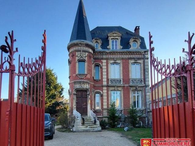 Maison 9 pièces 238 m²
