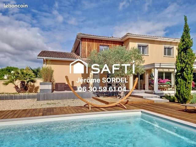 Maison 9 pièces 238 m²