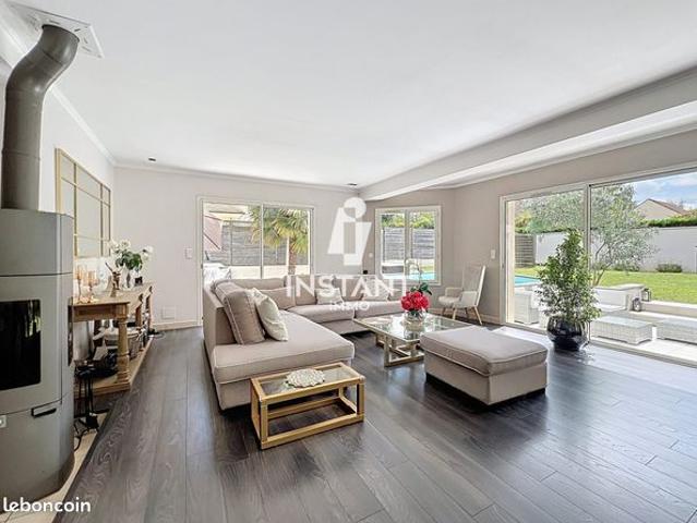Maison 9 pièces 238 m²